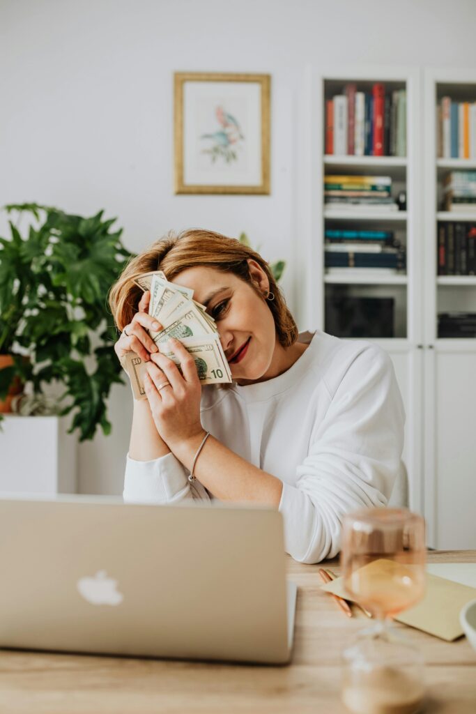 Person working online to earn money without investment