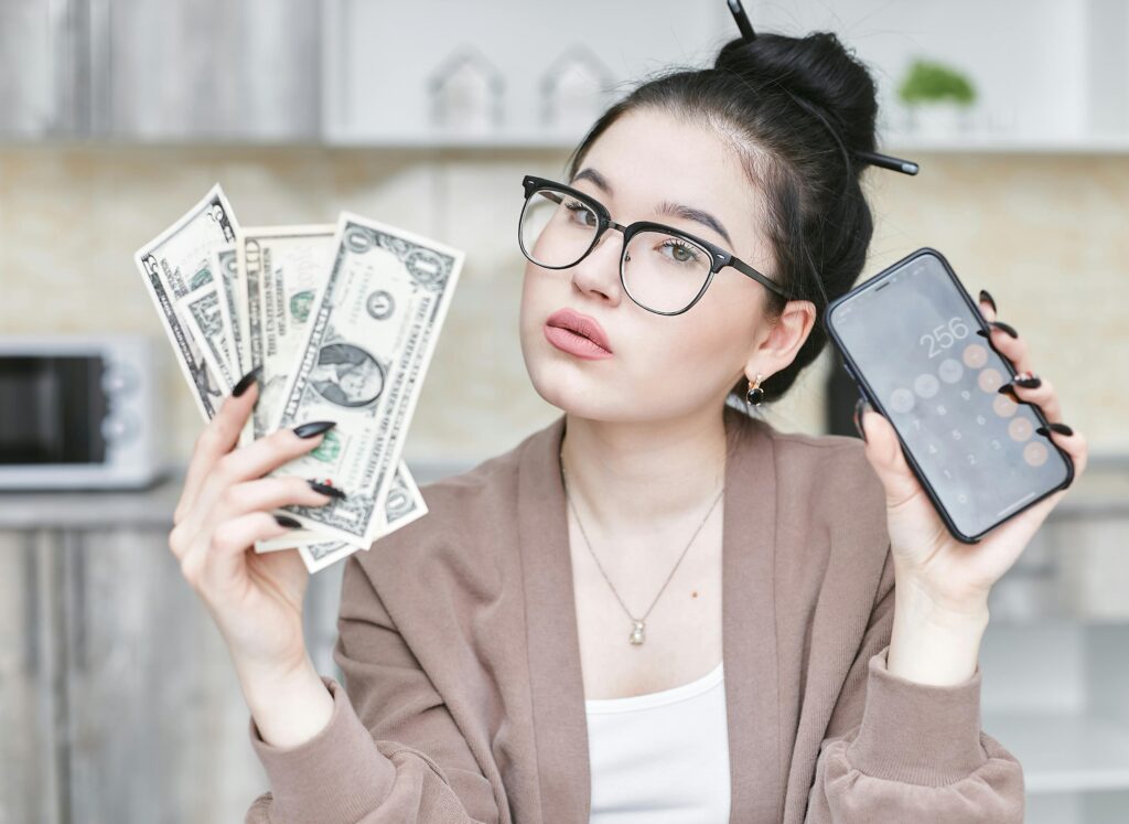 Student using one of the best budgeting apps for students